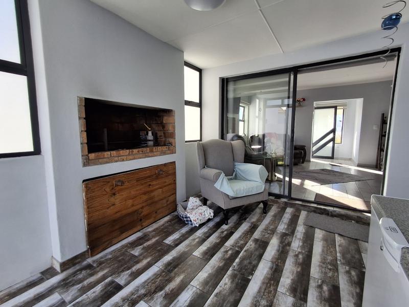 3 Bedroom Property for Sale in Golden Mile Western Cape
